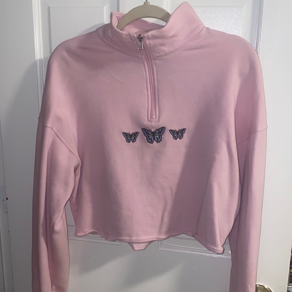 Sweater/long sleeve top.